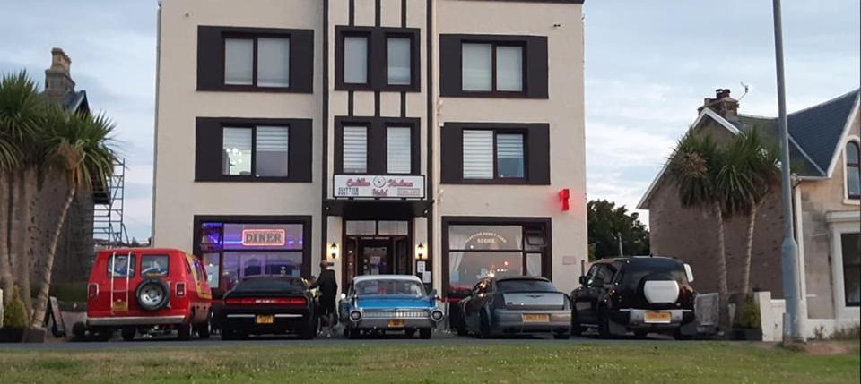 Cadillac Kustomz Hotel - Breakfast Available Rothesay Kültér fotó